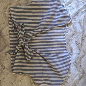 Short sleeve tie crop top